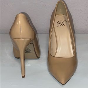 • BRAND NEW MISSLOLA PUMPS •